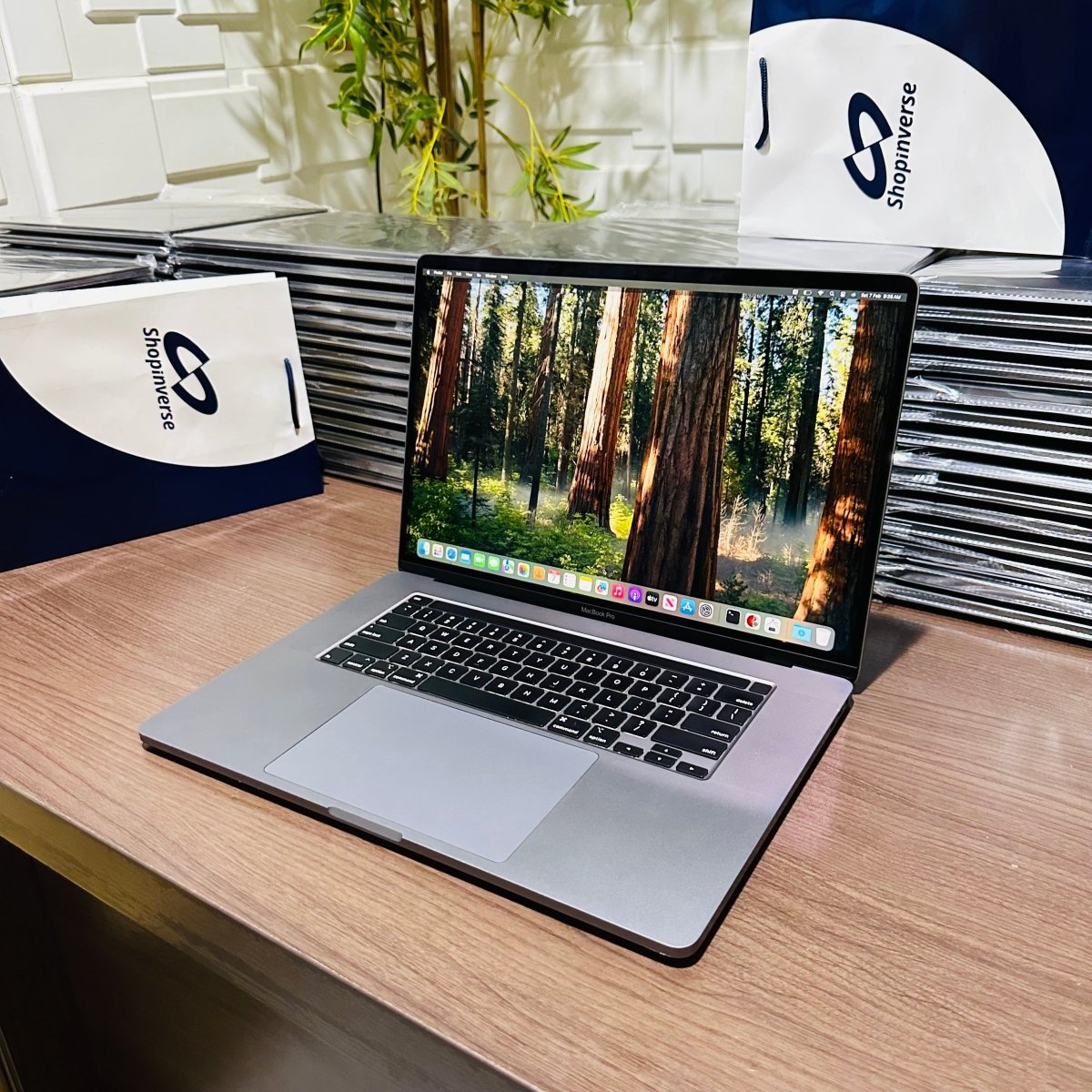 Apple MacBook Pro 2019 - Intel Core i9 - 500GB SSD - 32GB RAM - 4GB Dedicated Graphics - Touch ID - Touch Bar - Keyboard Light