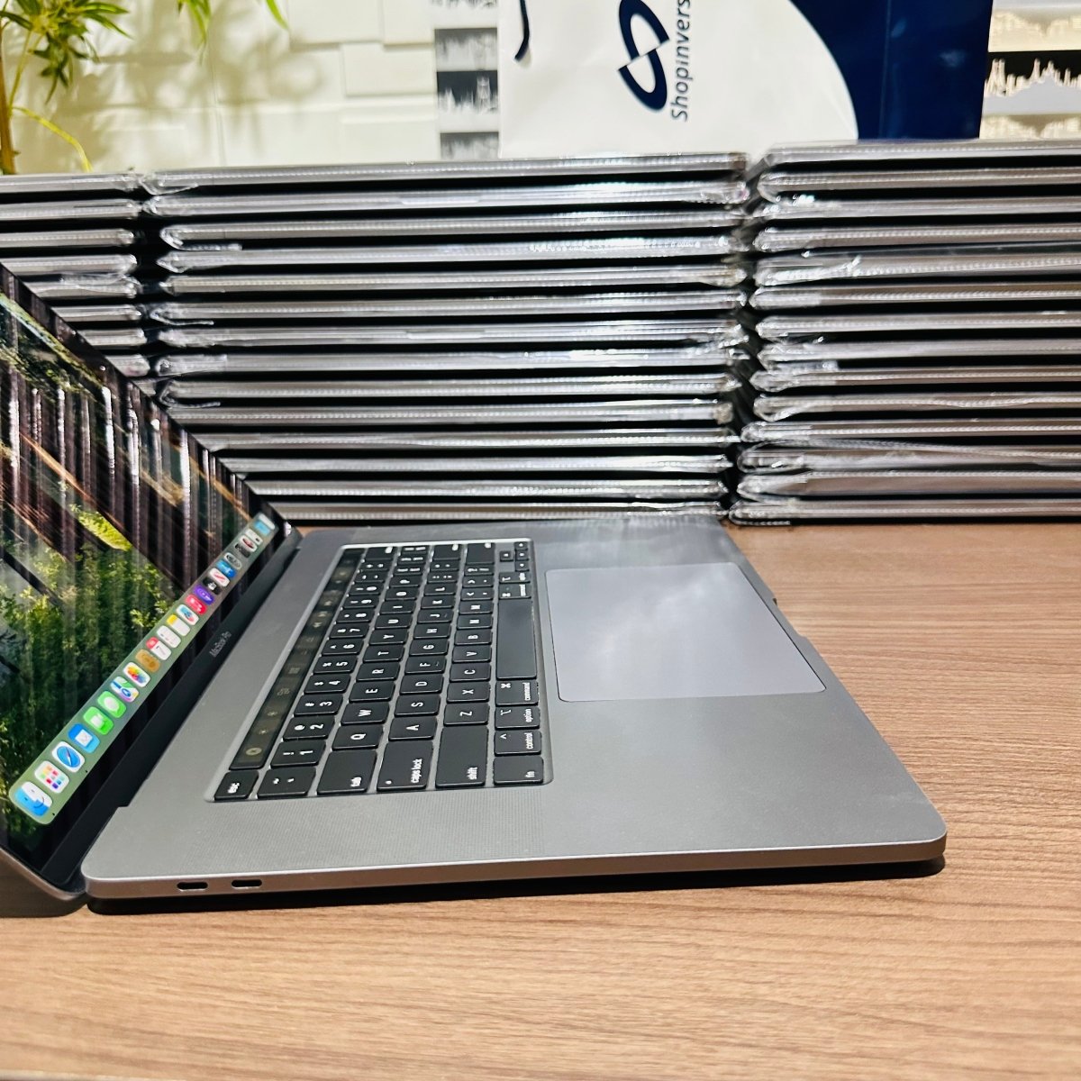 Apple MacBook Pro 2019 - Intel Core i9 - 500GB SSD - 32GB RAM - 4GB Dedicated Graphics - Touch ID - Touch Bar - Keyboard Light