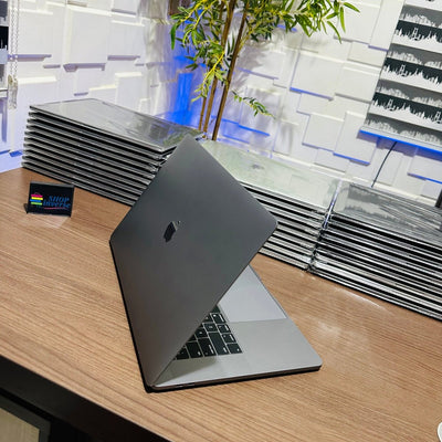 Apple MacBook Pro 2019 - Intel Core i9 - 500GB SSD - 32GB RAM - 4GB Dedicated Graphics - Touch ID - Touch Bar - Keyboard Light