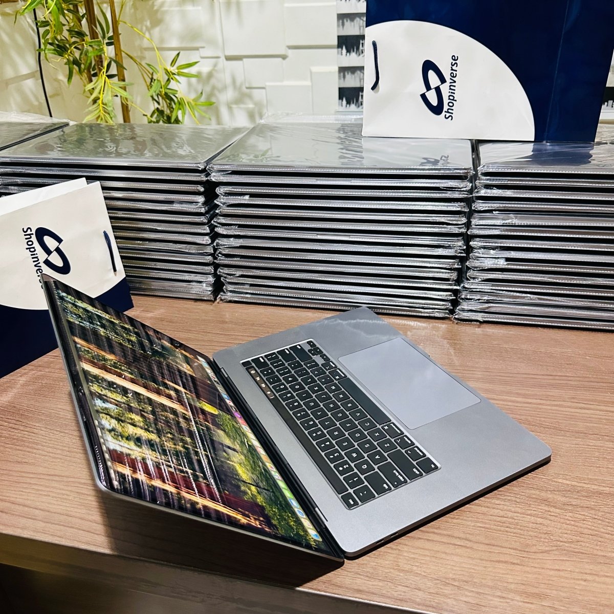 Apple MacBook Pro 2019 - Intel Core i9 - 500GB SSD - 32GB RAM - 4GB Dedicated Graphics - Touch ID - Touch Bar - Keyboard Light