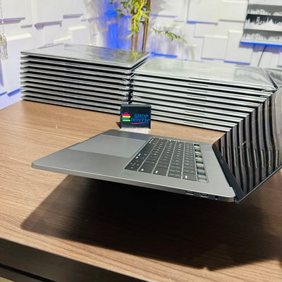 Apple MacBook Pro 2019 - Intel Core i9 - 500GB SSD - 32GB RAM - 4GB Dedicated Graphics - Touch ID - Touch Bar - Keyboard Light