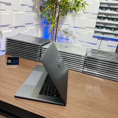 Apple MacBook Pro 2019 - Intel Core i9 - 500GB SSD - 32GB RAM - 4GB Dedicated Graphics - Touch ID - Touch Bar - Keyboard Light