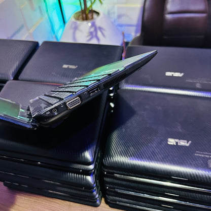 Asus Eee PC Seashell - Intel Atom N450 - 320GB HDD - 2GB RAM - (Bad battery)