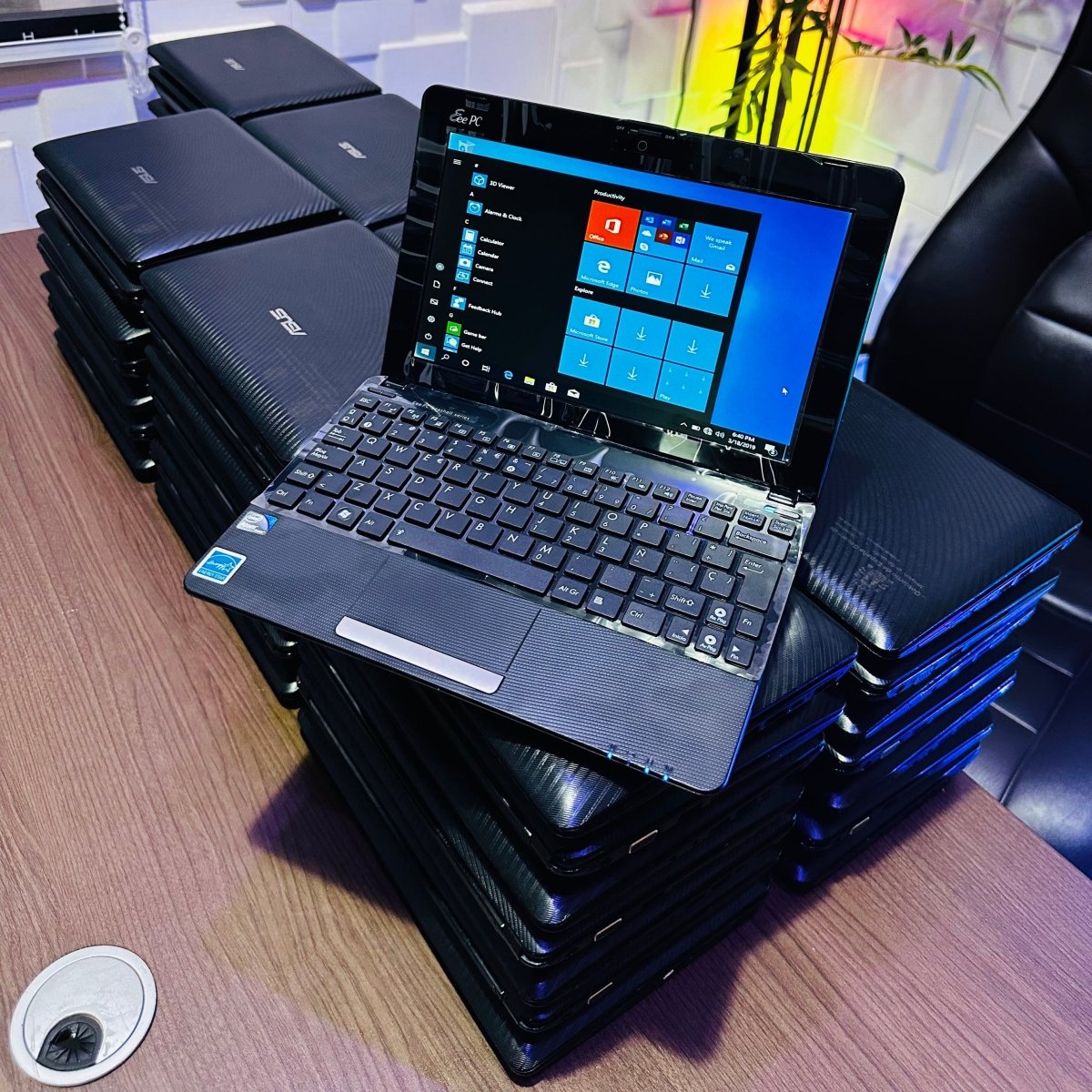 Asus Eee PC Seashell - Intel Atom N450 - 320GB HDD - 2GB RAM - (Bad battery)