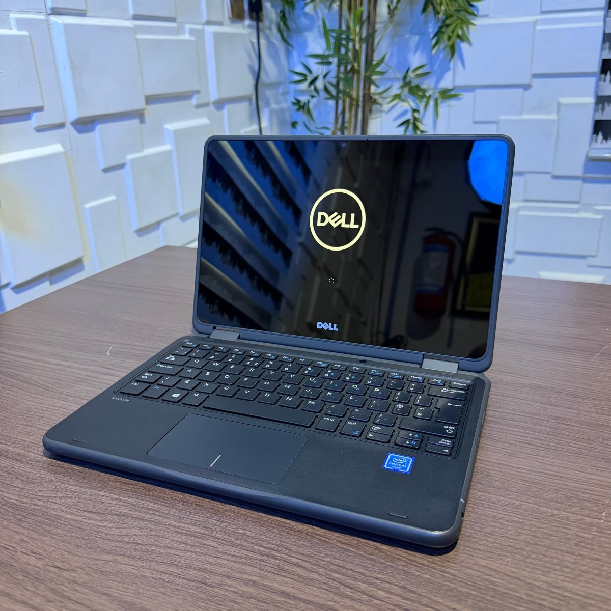 Dell Latitude 3189 2-in-1 | Intel Pentium N4200 | 8GB RAM | 128GB SSD | Touchscreen