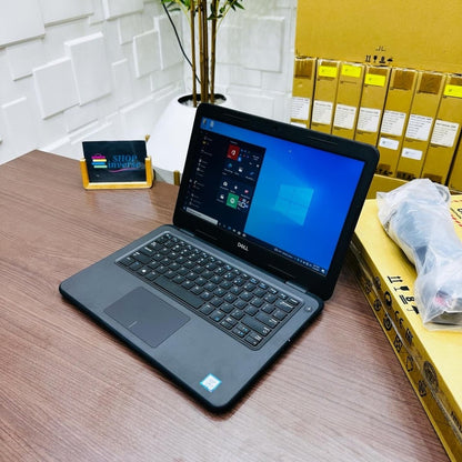 Dell Latitude 3300 - 8th Gen. Intel Core i5 - 256GB SSD - 8GB RAM - Touchscreen