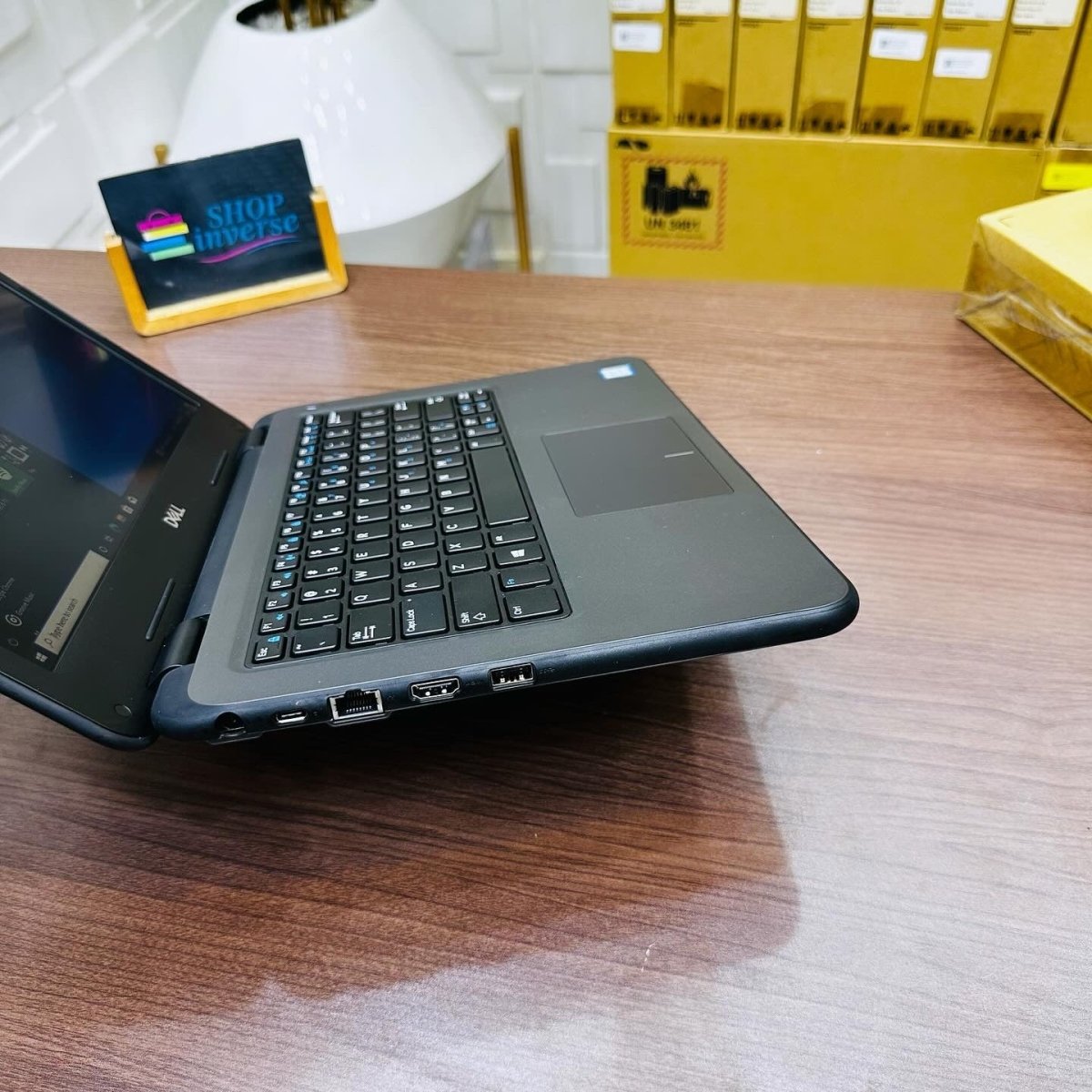 Dell Latitude 3300 - 8th Gen. Intel Core i5 - 256GB SSD - 8GB RAM - Touchscreen