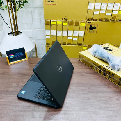 Dell Latitude 3300 - 8th Gen. Intel Core i5 - 256GB SSD - 8GB RAM - Touchscreen