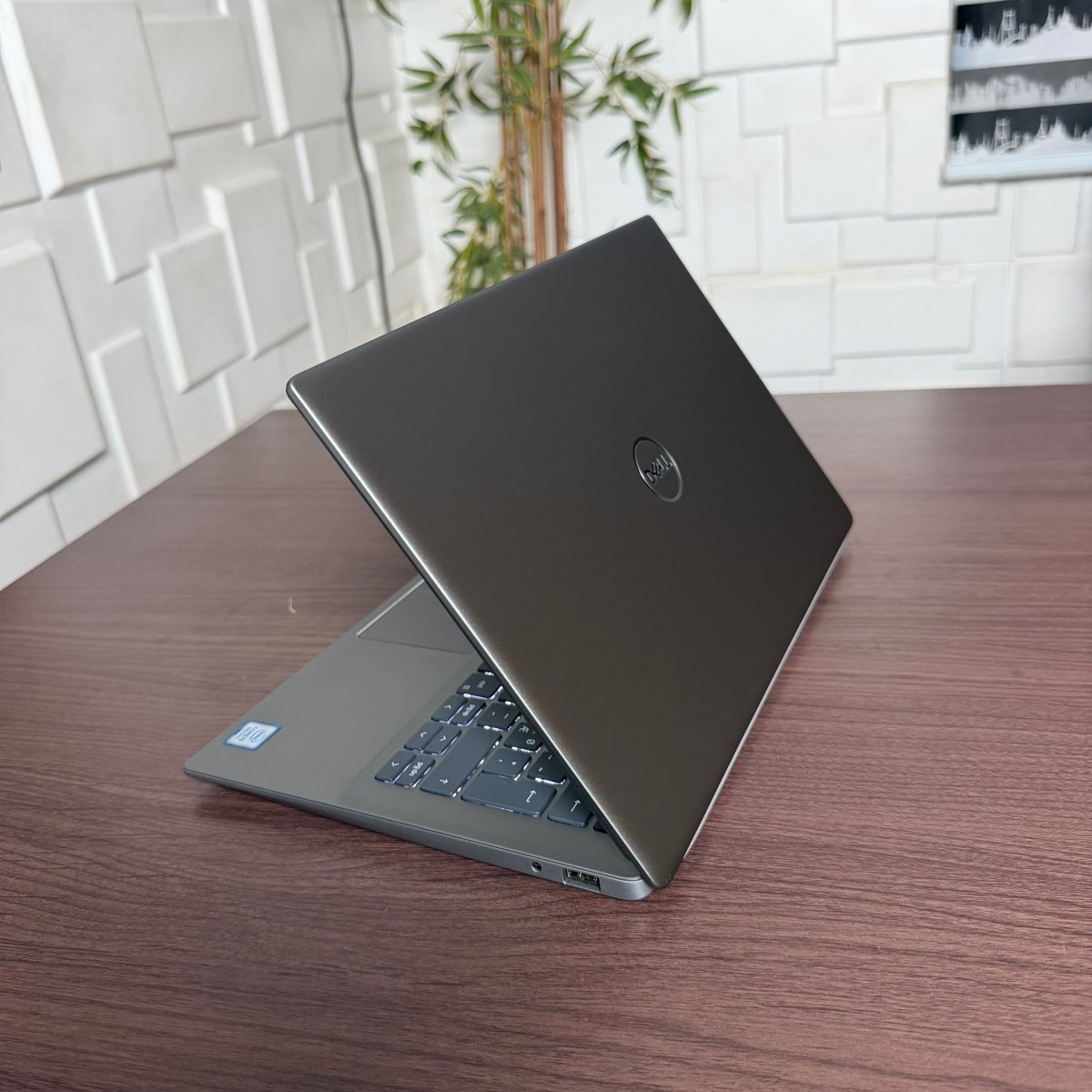 Dell Latitude 3301 | 8th Gen Core i5 | 8GB RAM | 256GB SSD | Backlit Keyboard
