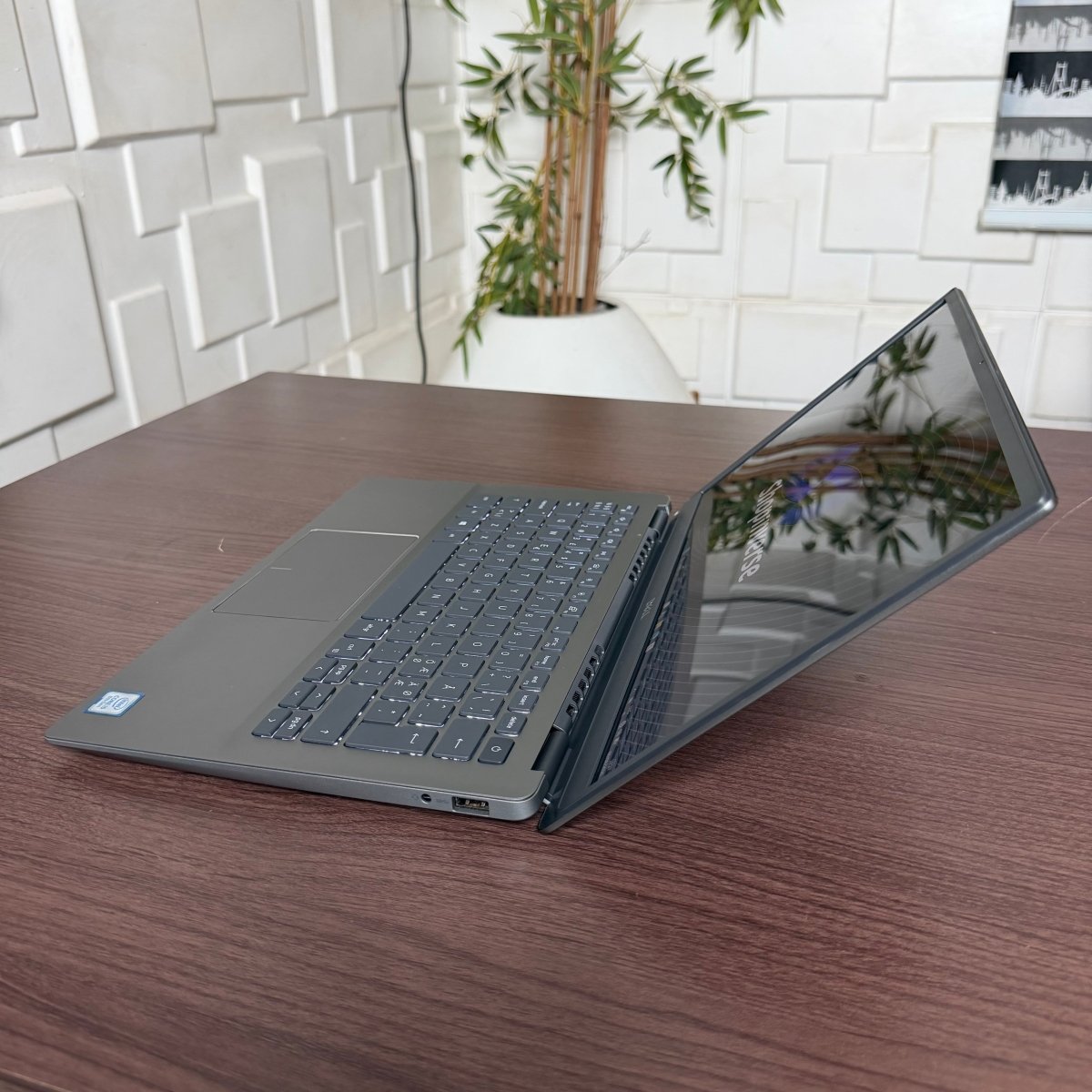 Dell Latitude 3301 | 8th Gen Core i5 | 8GB RAM | 256GB SSD | Backlit Keyboard