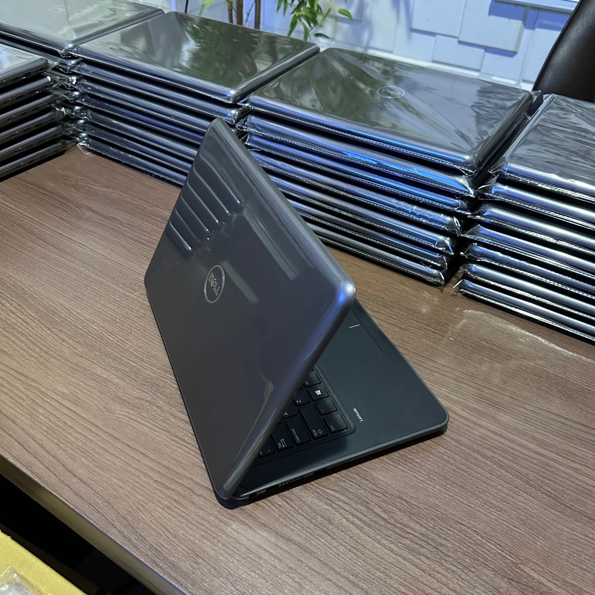 Dell Latitude 3380 - 6th Gen. Intel Core i3 - 128GB SSD - 4GB RAM - Touchscreen