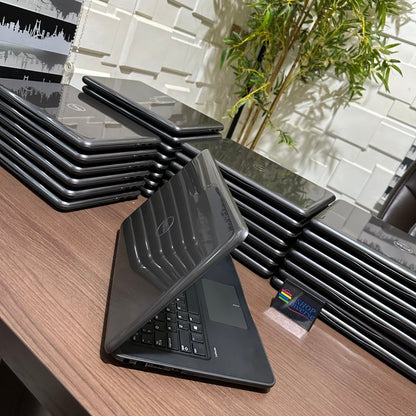 Dell Latitude 3380 - 6th Gen. Intel Core i3 - 256GB SSD - 8GB RAM - Touchscreen