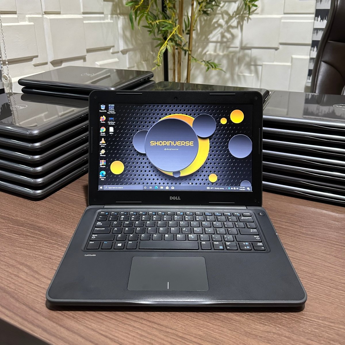 Dell Latitude 3380 - 6th Gen. Intel Core i3 - 256GB SSD - 8GB RAM - Touchscreen