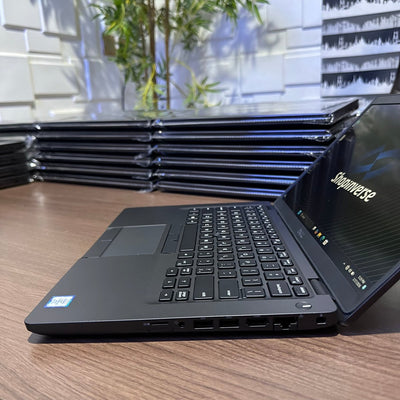 Dell Latitude 5400 - 8th Gen. Intel Core i7 - 256GB SSD - 8GB RAM - 8GB Total Graphics - HDMI - Keyboard Light