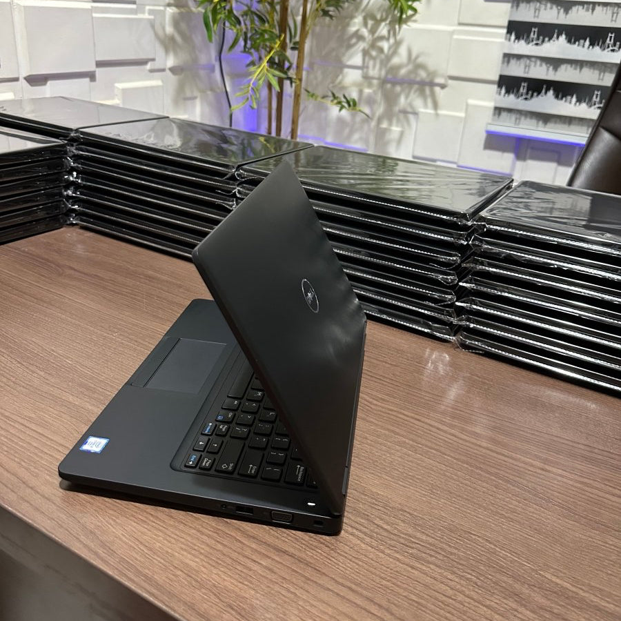 Dell Latitude 5480 - 6th Gen. Intel Core i5 - 256GB SSD - 8GB RAM - Keyboard Light