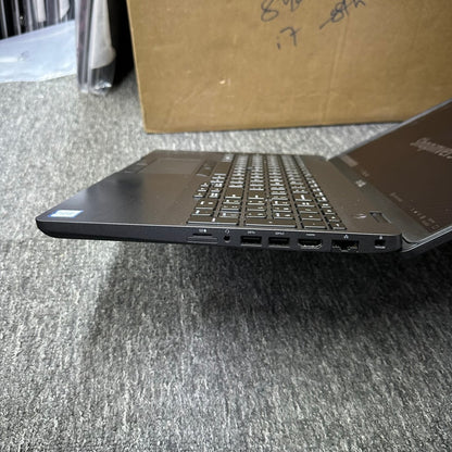 Dell Latitude 5500 - 8th Gen. Intel Core i7 - 256GB SSD - 8GB RAM - Touchscreen - Keyboard Light