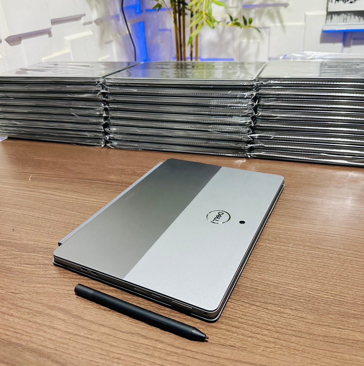 Dell Latitude 7200 2 - in - 1 | 8th Gen Core i7 | 16GB RAM | 256GB SSD | Touchscreen | Backlit Keyboard