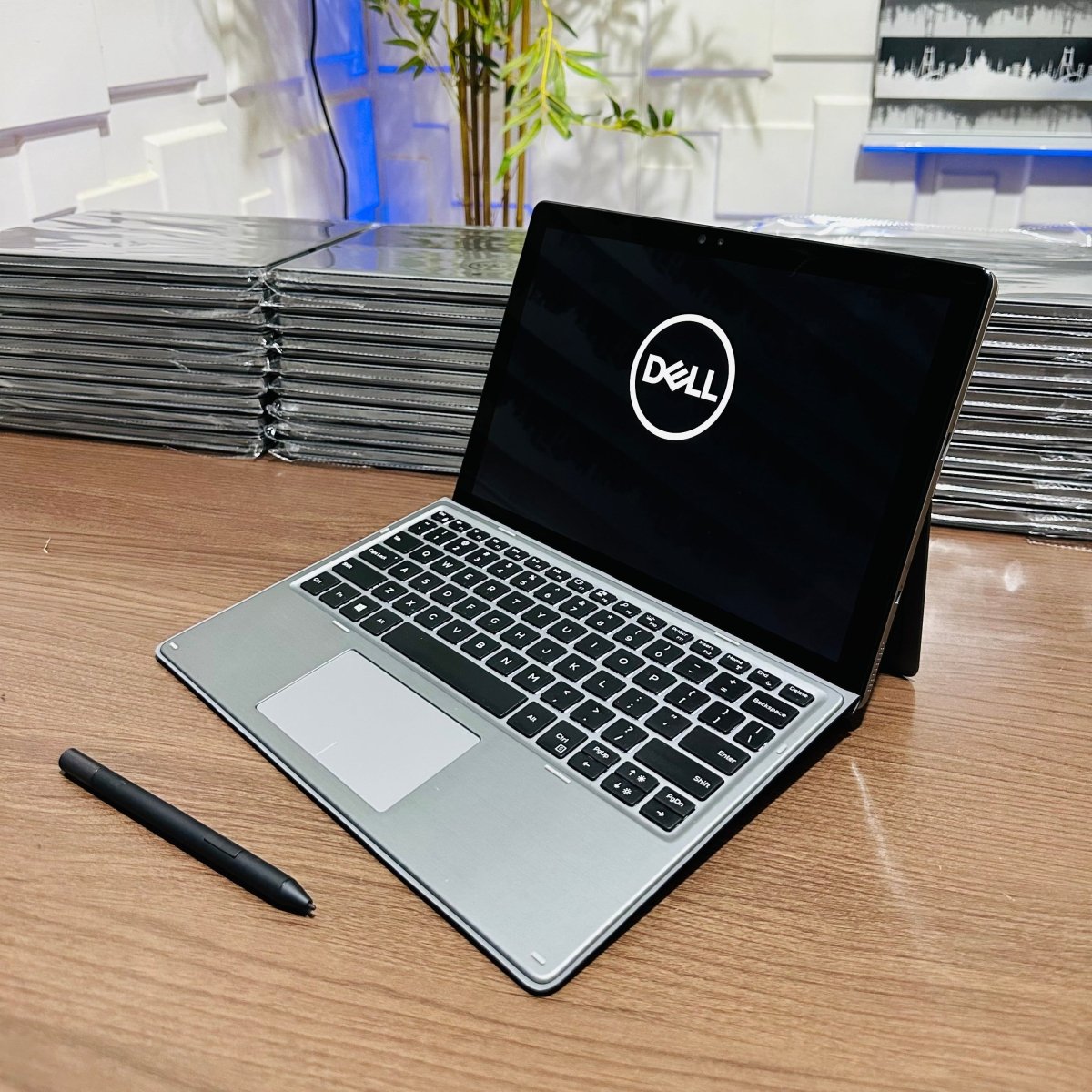 Dell Latitude 7210 2 - in - 1 - 10th Gen. Intel Core i5 - 256GB SSD - 16GB RAM - Keyboard Light - Touchscreen