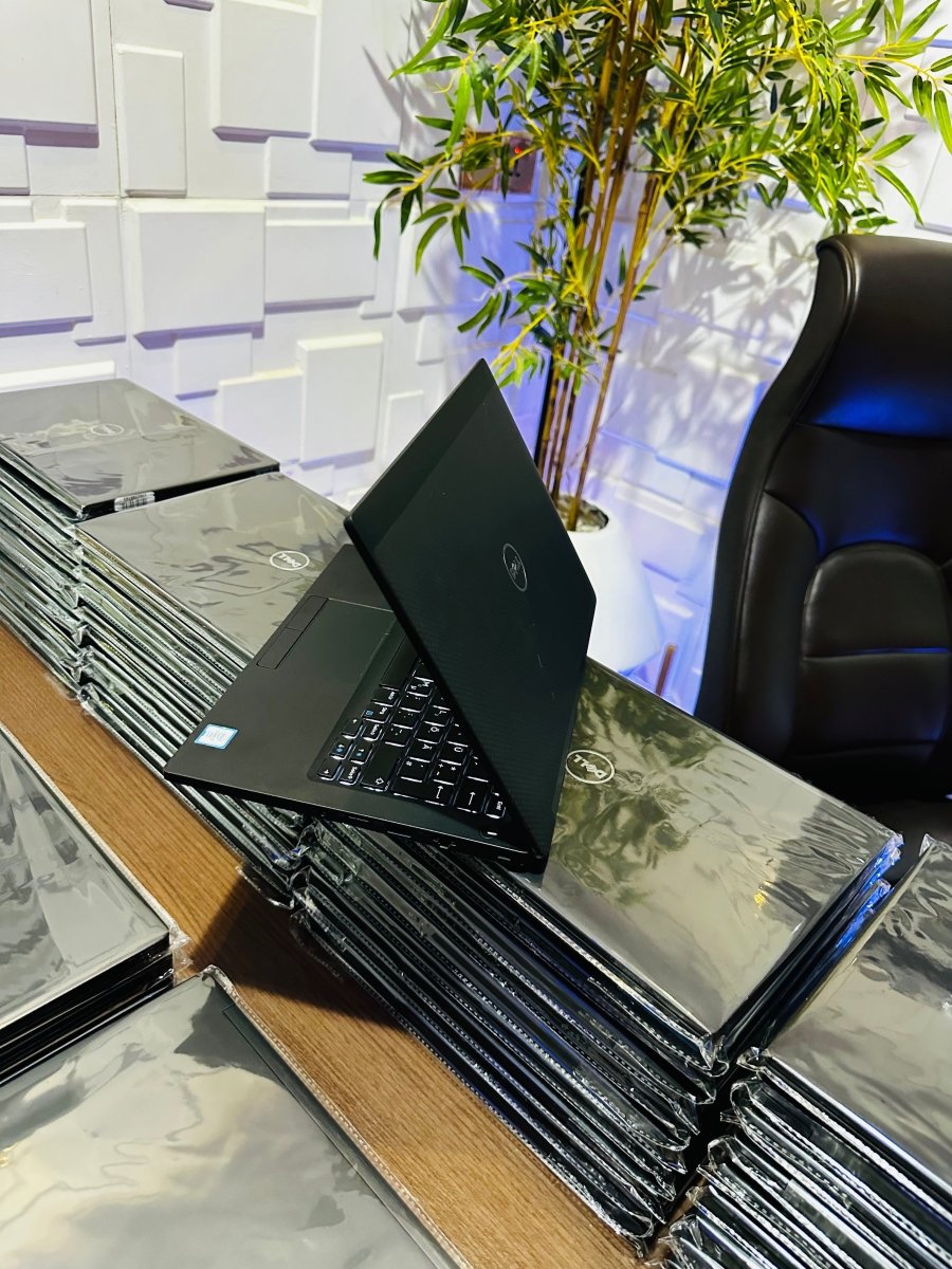 Dell Latitude 7280 - 6th Gen. Intel Core i7 - 256GB SSD - 8GB RAM - Keyboard Light - Touchscreen