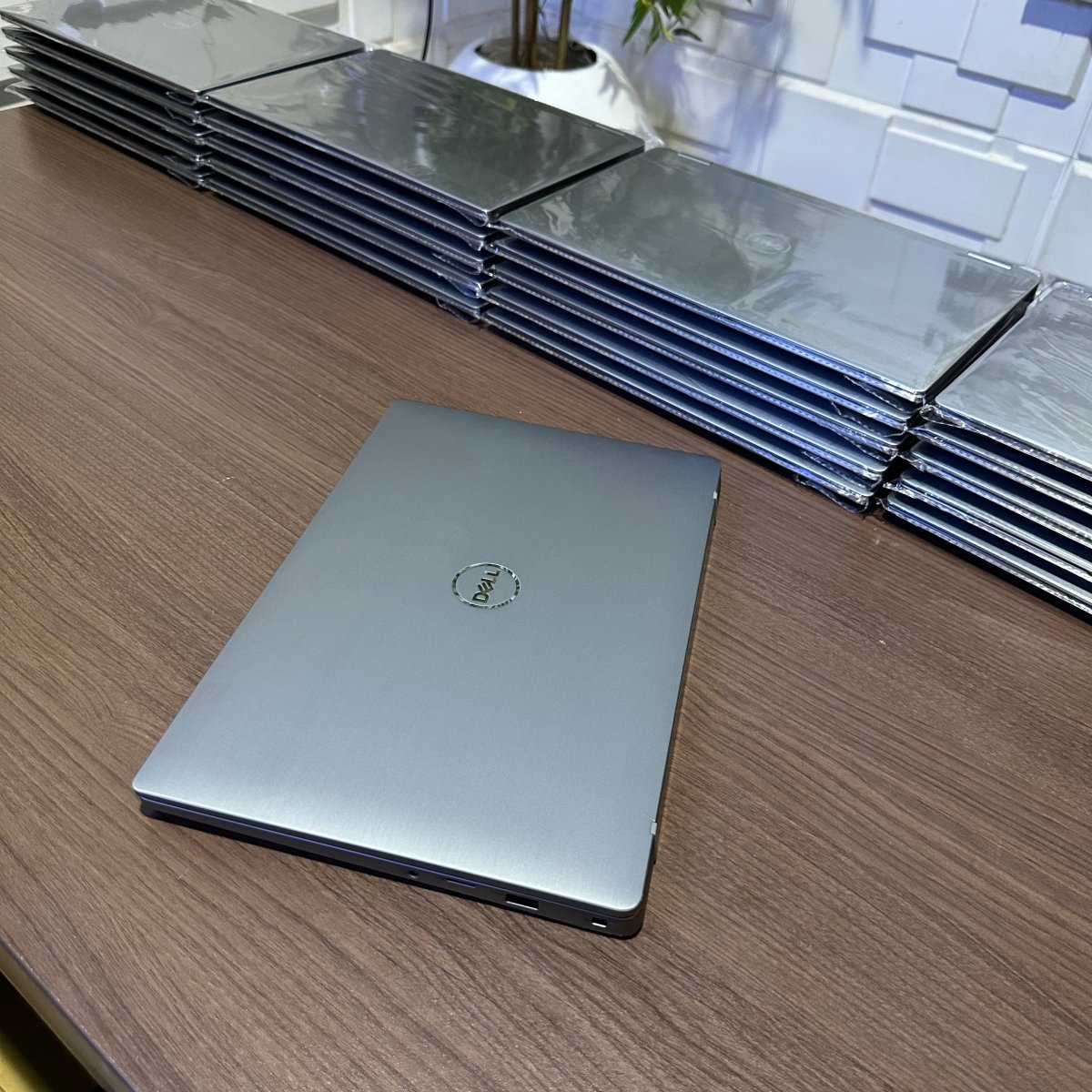 Dell Latitude 7300 - 8th Gen. Intel Core i7 - 256GB SSD - 8GB RAM - keyboard Light - Touchscreen