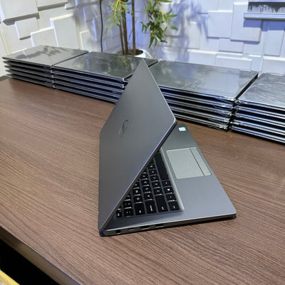 Dell Latitude 7300 - 8th Gen. Intel Core i7 - 256GB SSD - 8GB RAM - keyboard Light - Touchscreen