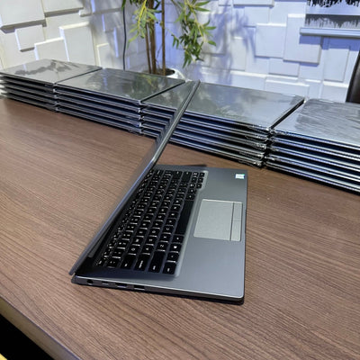 Dell Latitude 7300 - 8th Gen. Intel Core i7 - 256GB SSD - 8GB RAM - keyboard Light - Touchscreen