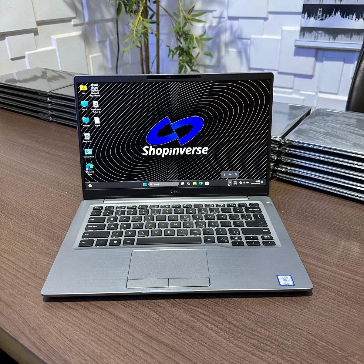 Dell Latitude 7300 - 8th Gen. Intel Core i7 - 256GB SSD - 8GB RAM - keyboard Light - Touchscreen