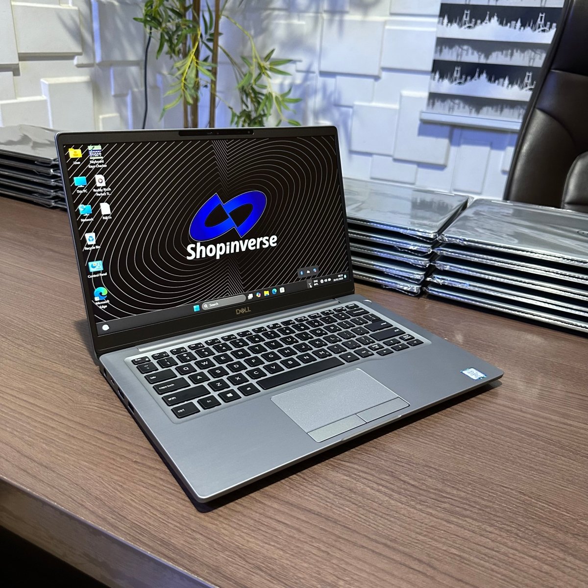 Dell Latitude 7300 - 8th Gen. Intel Core i7 - 256GB SSD - 8GB RAM - keyboard Light - Touchscreen