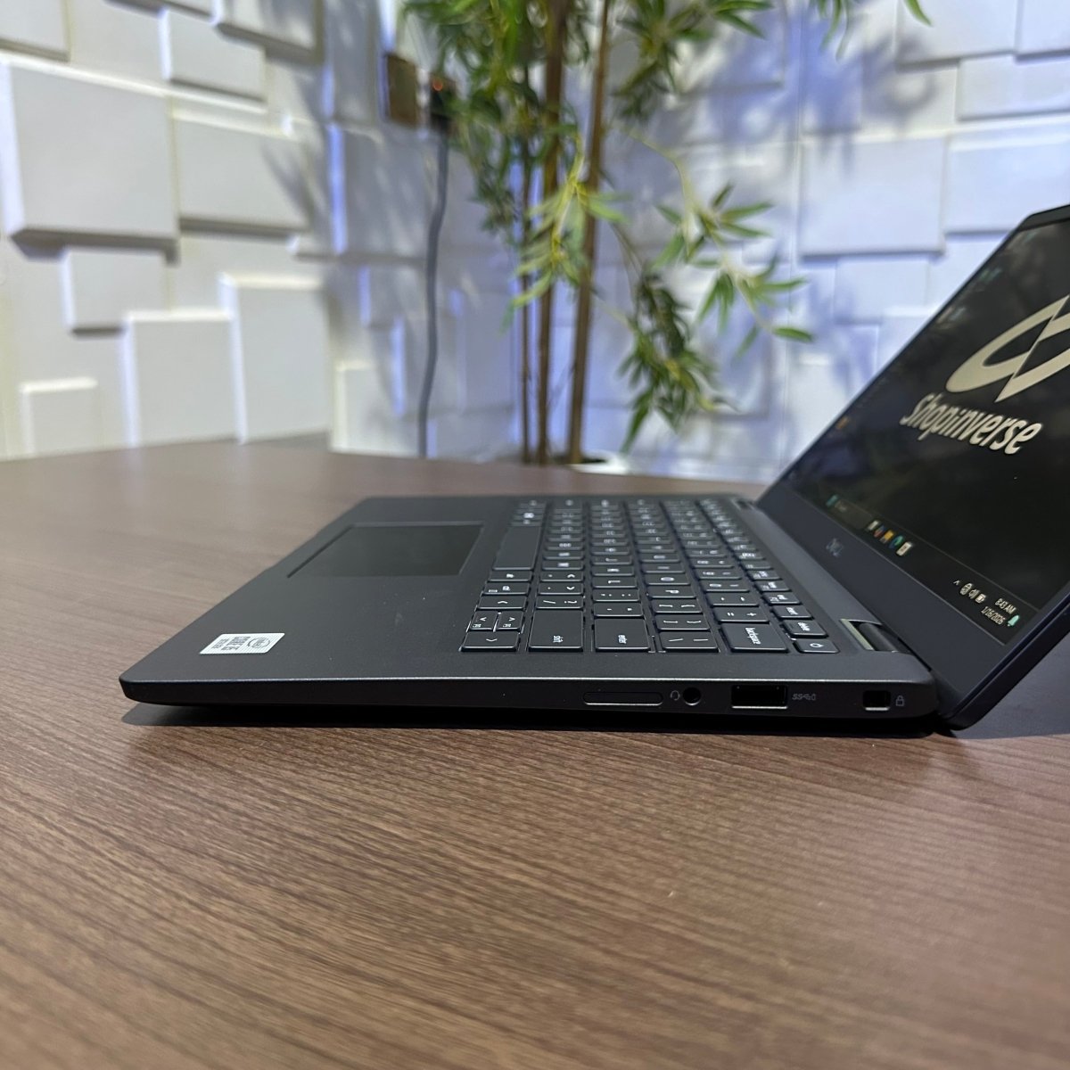 Dell Latitude 7310 - 10th Gen. Intel Core i5 - 256GB SSD - 8GB RAM