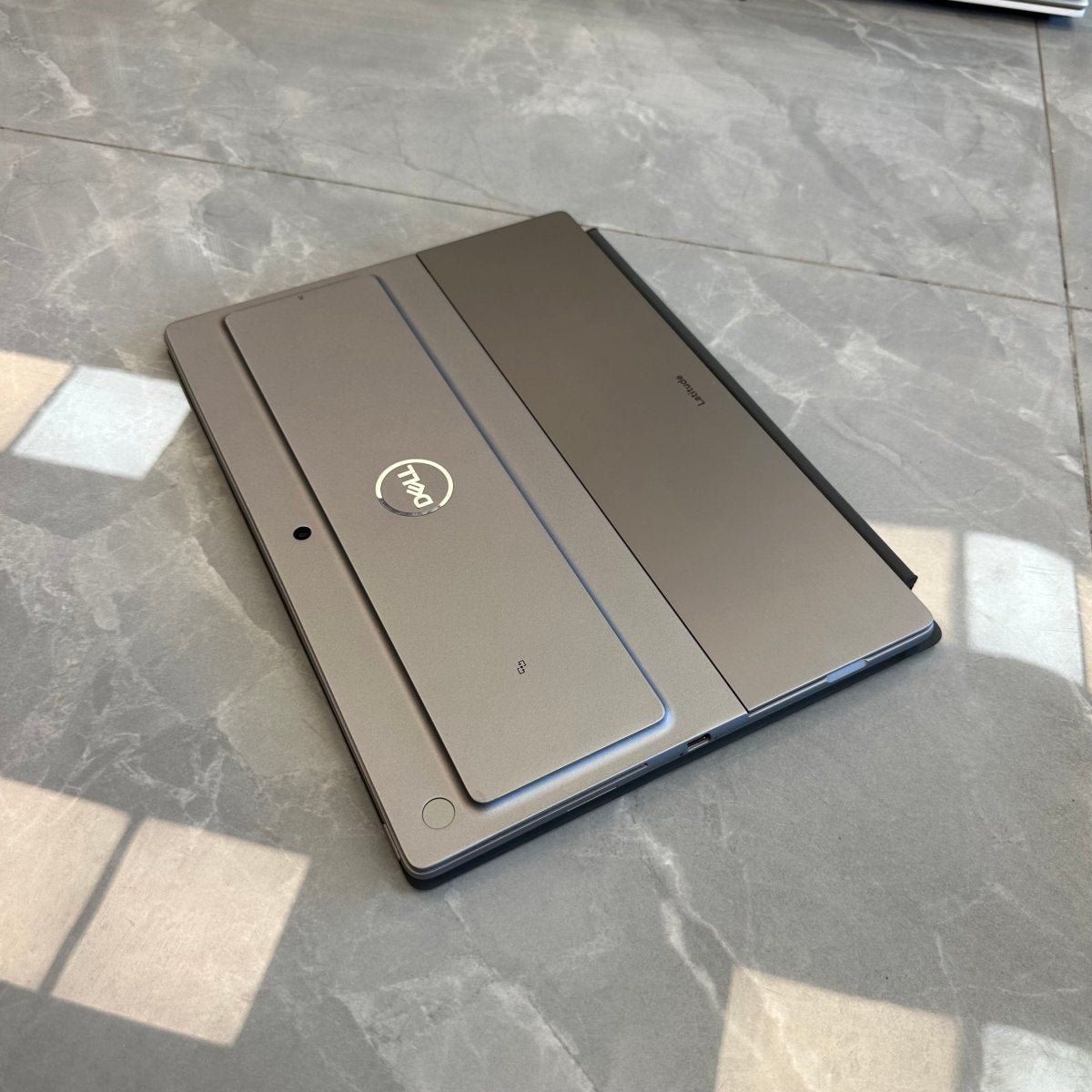 Dell Latitude 7320 Detachable - 11th Gen. Intel Core i5 - 512GB SSD - 8GB RAM - Keyboard Light - Touchscreen