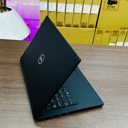 Dell Latitude 7380 - 7th Gen. Intel Core i5 - 256GB SSD - 8GB RAM - Keyboard Light