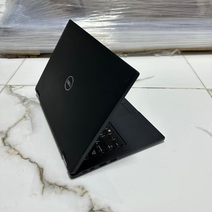 Dell Latitude 7390 2 - in - 1 - 8th Gen. Intel Core i5 - 256GB SSD - 8GB RAM - Keyboard Light - Touchscreen