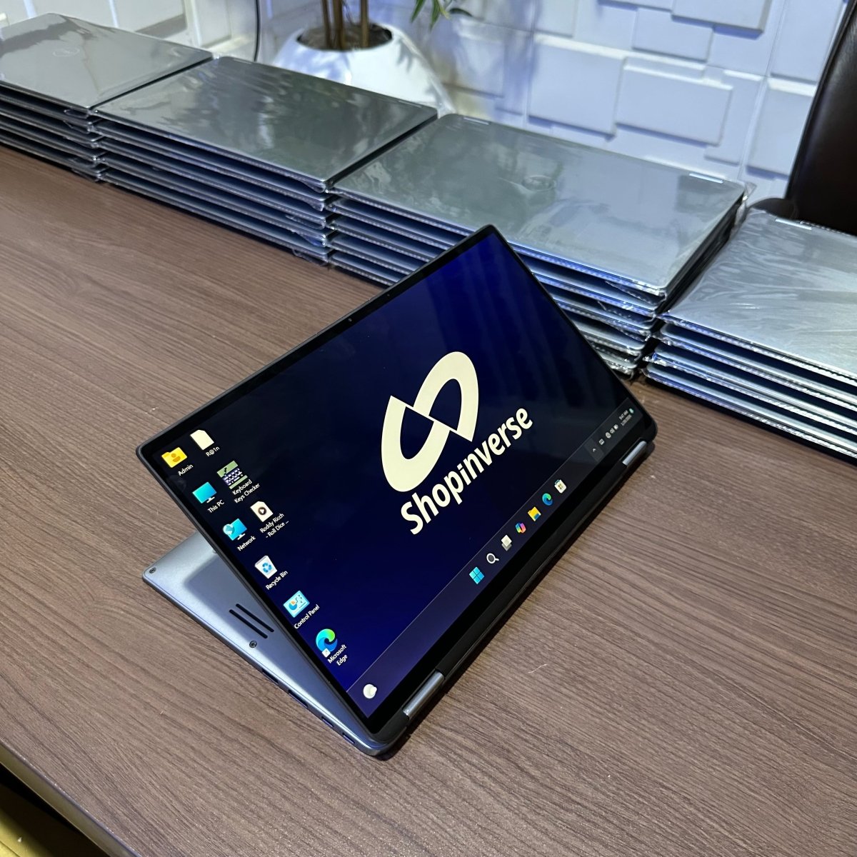 Dell Latitude 7400 2-in-1 - 8th Gen. Intel Core i5 - 256GB SSD