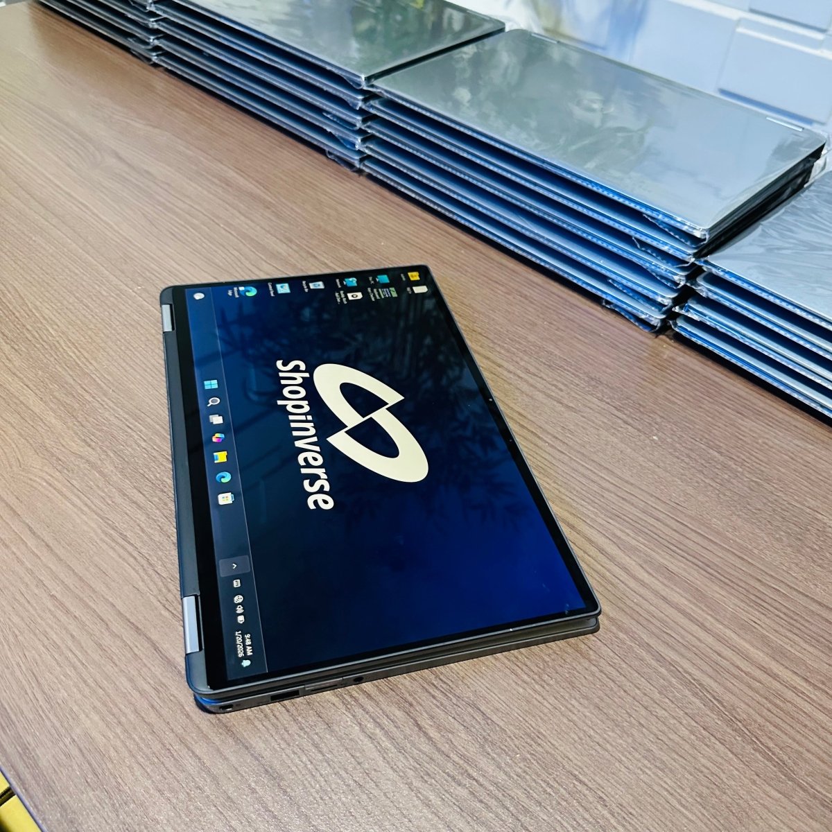 Dell Latitude 7400 2 - in - 1 - 8th Gen. Intel Core i7 - 256GB SSD - 16GB RAM - Keyboard Light - Touchscreen - Facial Recognition