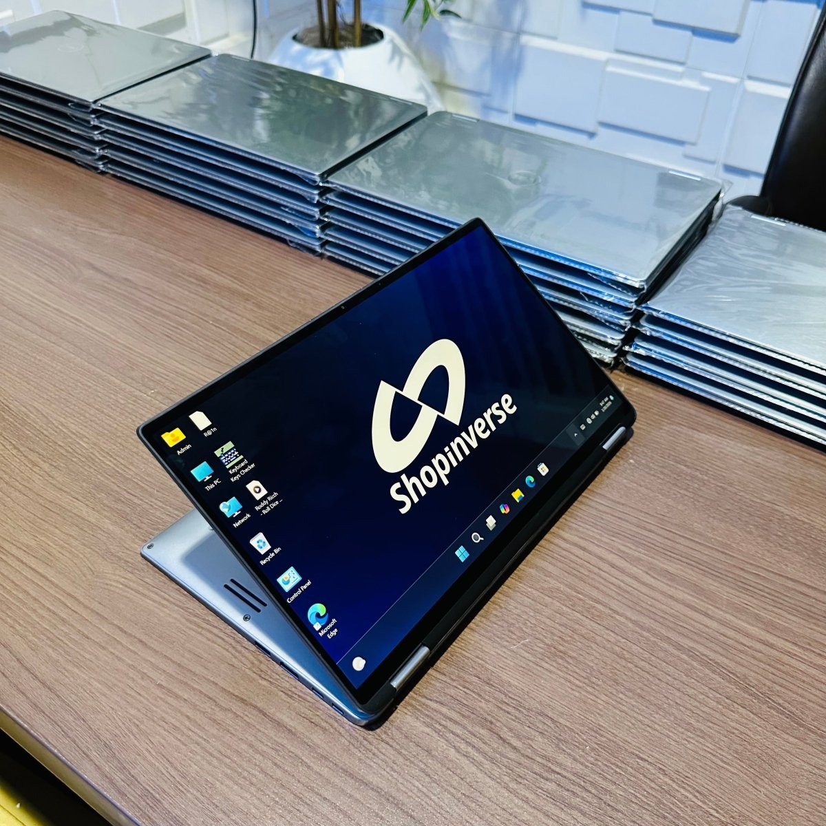 Dell Latitude 7400 2-in-1 - 8th Gen. Intel Core i7 - 256GB SSD