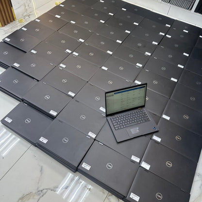 Dell Latitude 7420 2 - in - 1 - 11th Gen. Intel Core i5 - 256GB SSD - 16GB RAM - Touchscreen - (Minor body dent)