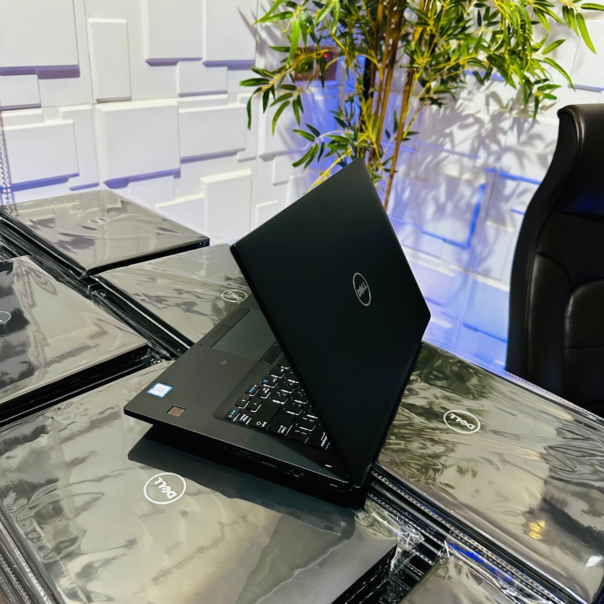 Dell Latitude 7480 - 7th Gen. Intel Core i7 - 256GB SSD - 8GB RAM - Keyboard Light - Touchscreen