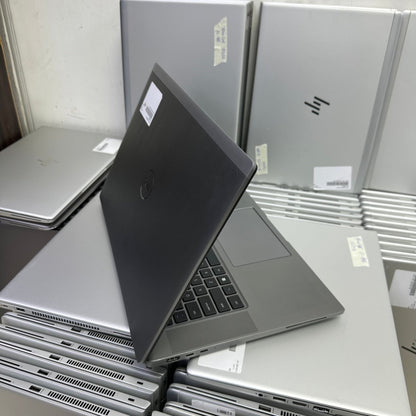 Dell Latitude 7640 - 13th Gen. Intel Core i7 - 1TB SSD - 32GB RAM - Keyboard Light