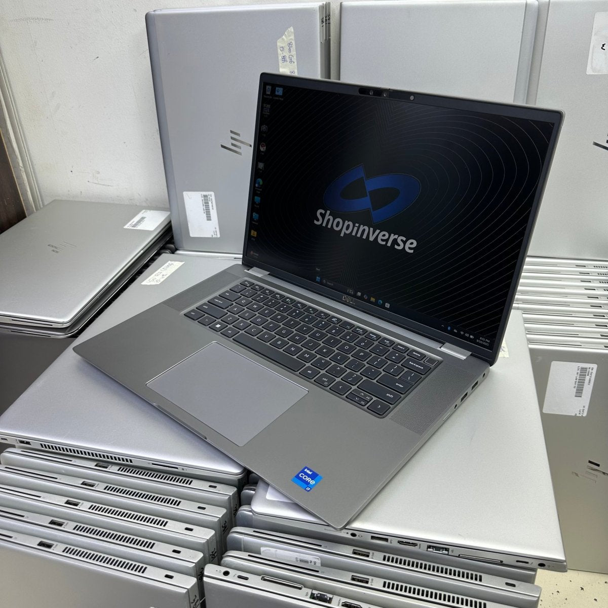 Dell Latitude 7640 - 13th Gen. Intel Core i7 - 1TB SSD - 32GB RAM - Keyboard Light