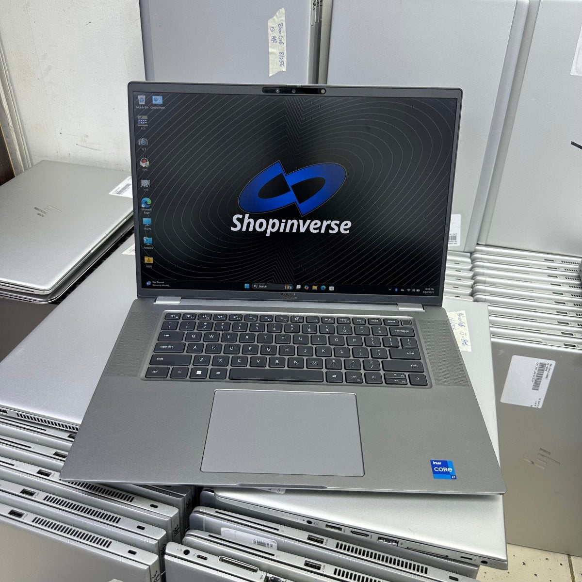 Dell Latitude 7640 - 13th Gen. Intel Core i7 - 1TB SSD - 32GB RAM - Keyboard Light