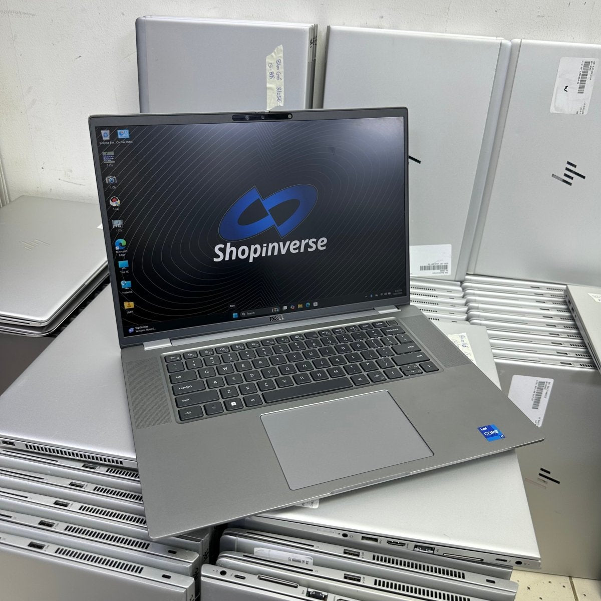 Dell Latitude 7640 - 13th Gen. Intel Core i7 - 1TB SSD - 32GB RAM - Keyboard Light