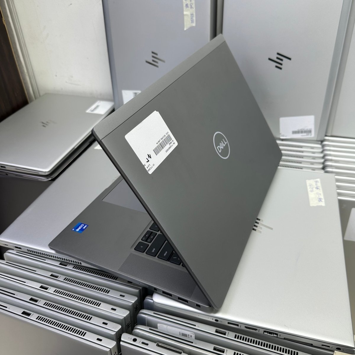 Dell Latitude 7640 - 13th Gen. Intel Core i7 - 1TB SSD - 32GB RAM - Keyboard Light