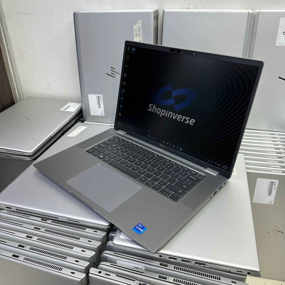 Dell Latitude 7640 - 13th Gen. Intel Core i7 - 1TB SSD - 32GB RAM - Keyboard Light