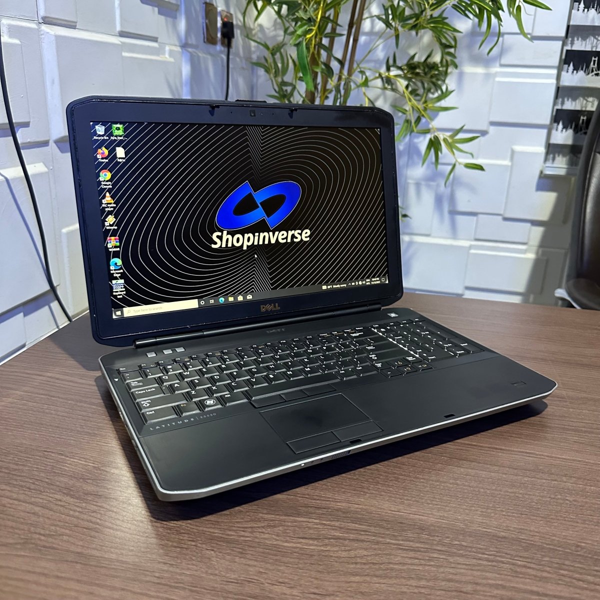 Dell Latitude E5520 - Intel Core i5 - 250GB HDD - 4GB RAM - Keyboard Light