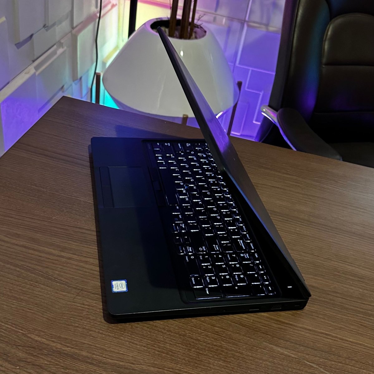 Dell Latitude E5570 - 6th Gen. Intel Core i5 - 256GB SSD - 8GB RAM - Keyboard Light