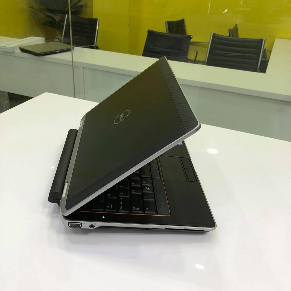 Dell Latitude E6330 - Intel Core i5 - 500GB HDD - 8GB RAM