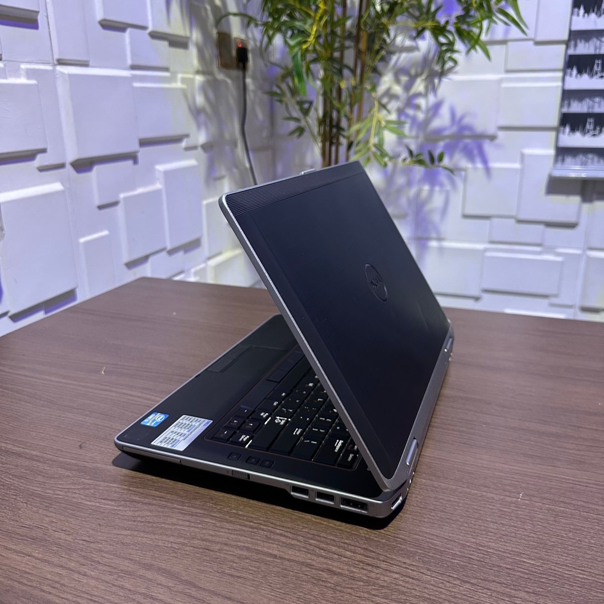 Dell Latitude E6420 - Intel Core i5 - 320GB HDD - 4GB RAM