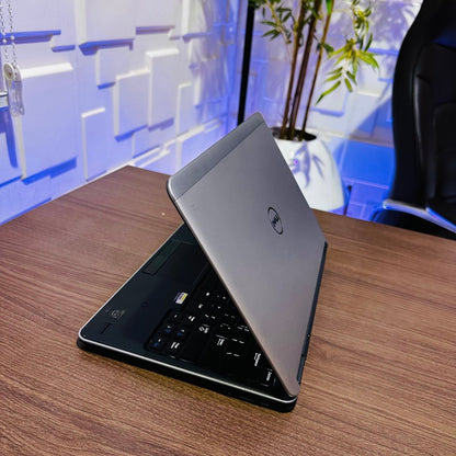 Dell Latitude E7240 - Intel Core i5 - 128GB SSD - 4GB RAM - keyboard Light