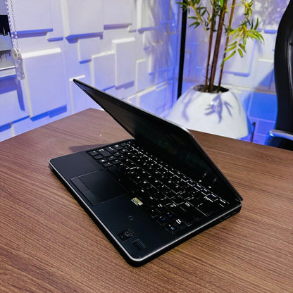Dell Latitude E7240 - Intel Core i5 - 128GB SSD - 4GB RAM - keyboard Light