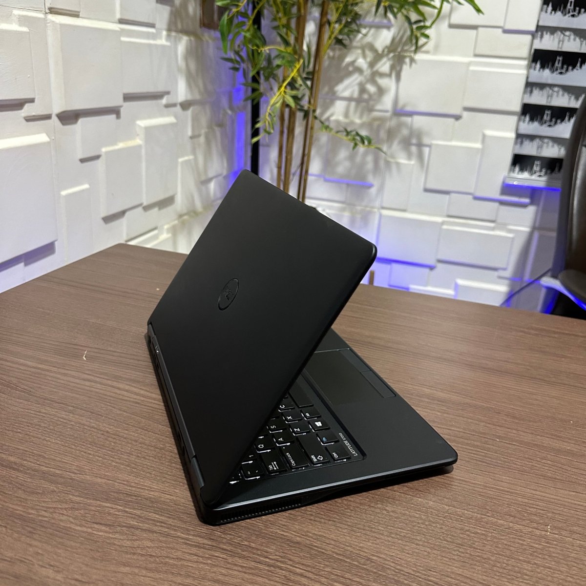 Dell Latitude E7250 - Intel Core i5 - 128GB SSD - 4GB RAM - keyboard Light